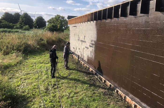 Waterdicht spouwblad Liquid rubber voor een heuvel huis